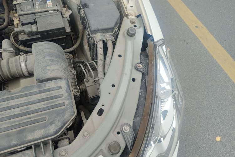 Used Dongfeng Aeolus H30 2014 CROSS 1.5L Manual Gratitude Edition Engine Bay Left