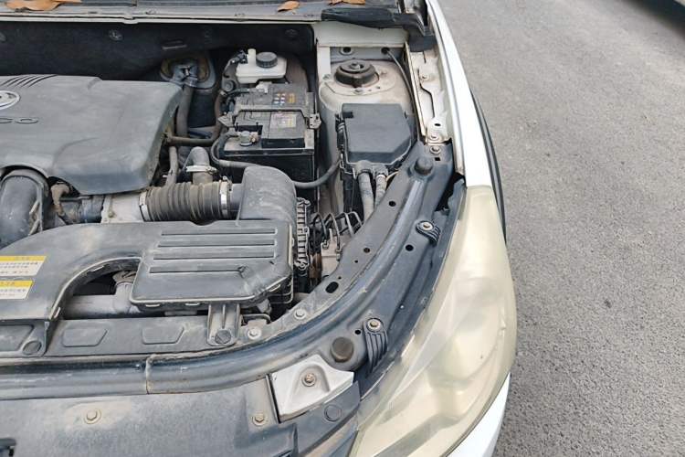 Used Dongfeng Aeolus H30 2014 CROSS 1.5L Manual Smart Drive Luxury Model Engine Bay Left