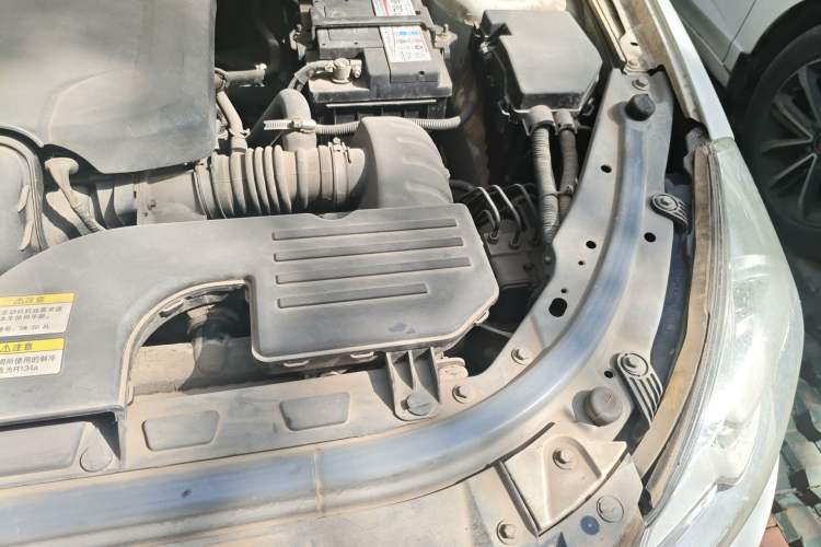Used Dongfeng Aeolus H30 2014 CROSS 1.5L Manual Gratitude Edition Engine Bay Left