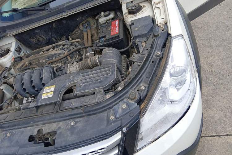 Used Dongfeng Aeolus H30 2014 CROSS 1.5L Manual Gratitude Edition Engine Bay Left