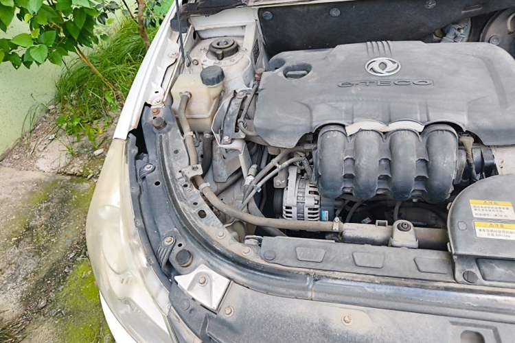 Used Dongfeng Aeolus H30 2014 CROSS 1.5L Manual Smart Drive Luxury Model Engine Bay Right