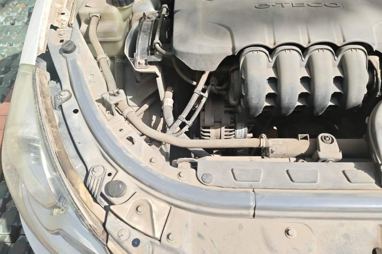 Used Dongfeng Aeolus H30 2014 CROSS 1.5L Manual Gratitude Edition Engine Bay Right