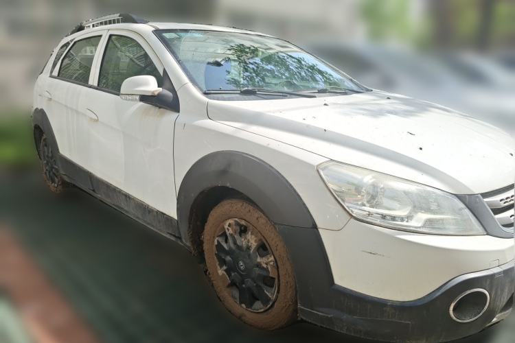 Used Dongfeng Aeolus H30 2014 CROSS 1.5L Manual Gratitude Edition Front Right 45 Deg