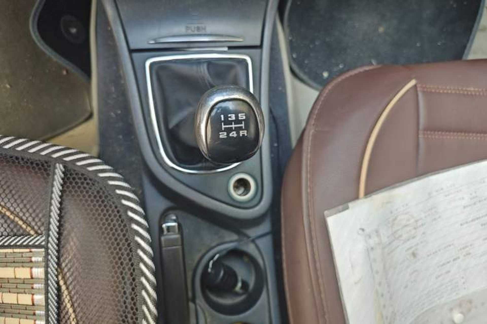 Used Dongfeng Aeolus H30 2014 CROSS 1.5L Manual Smart Drive Gratitude Edition Gear Lever