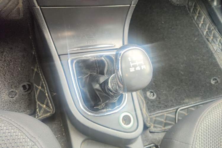 Used Dongfeng Aeolus H30 2014 CROSS 1.5L Manual Gratitude Edition Gear Lever