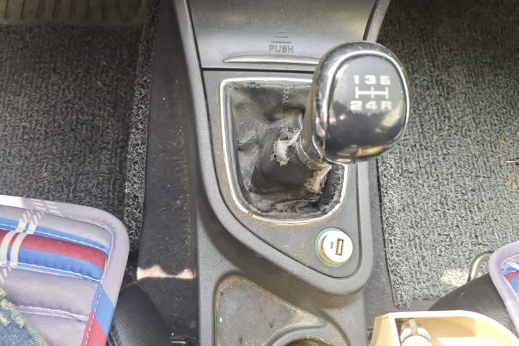 Used Dongfeng Aeolus H30 2014 CROSS 1.5L Manual Gratitude Edition Gear Lever
