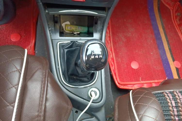 Used Dongfeng Aeolus H30 2014 CROSS 1.5L Manual Gratitude Edition Gear Lever