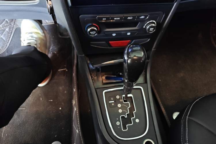 Used Dongfeng Aeolus H30 2014 CROSS 1.5L Automatic Zunyi Model Gear Lever