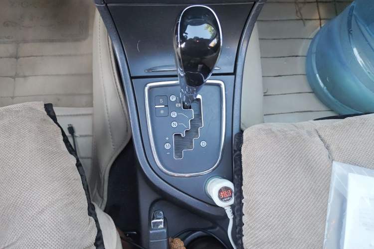 Used Dongfeng Aeolus H30 2014 CROSS 1.5L Automatic Value Edition Gear Lever