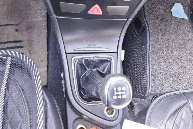 Used Dongfeng Aeolus H30 2014 CROSS 1.5L Manual Gratitude Edition Gear Lever