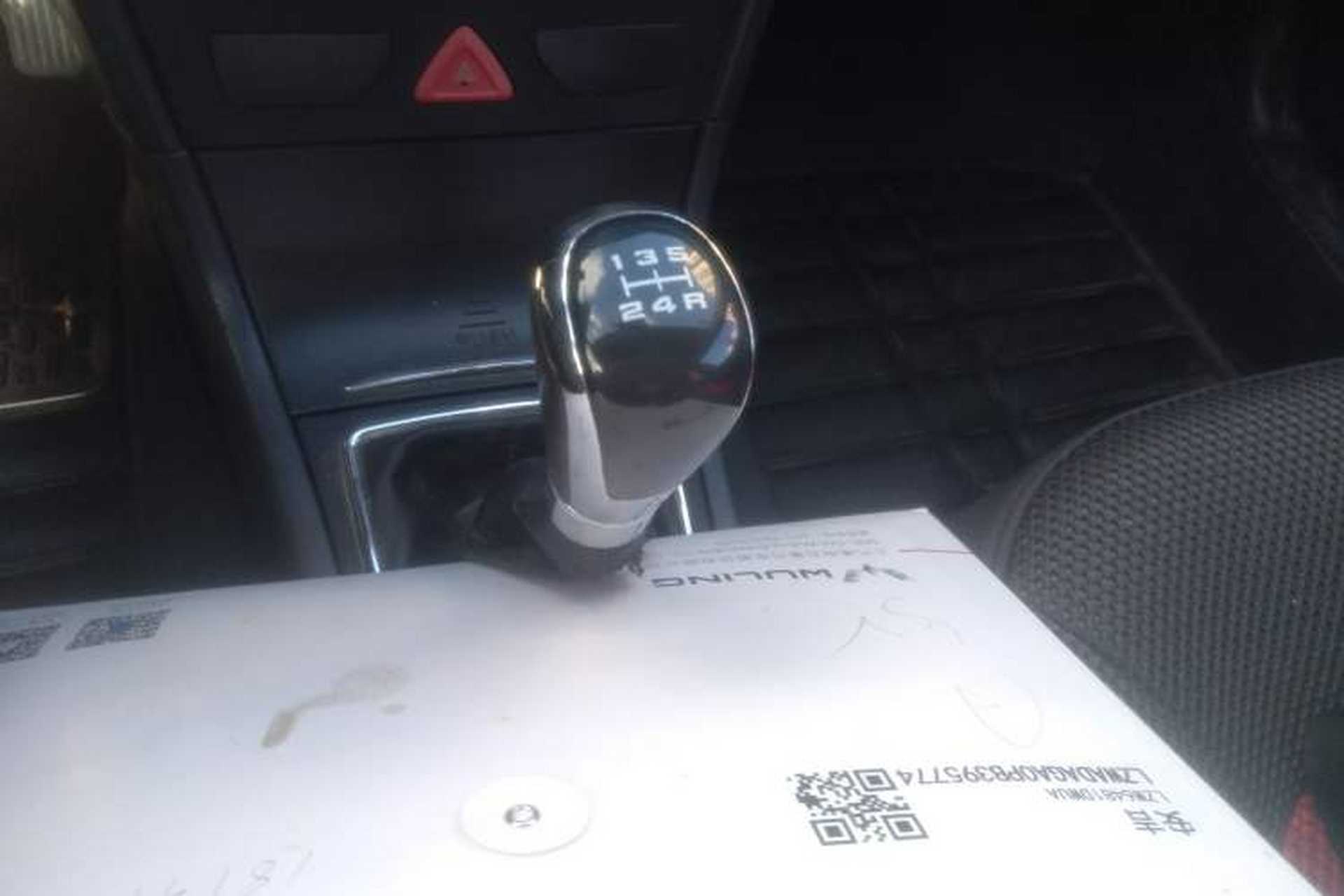 Used Dongfeng Aeolus H30 2014 CROSS 1.5L Manual Smart Drive Gratitude Edition Gear Lever
