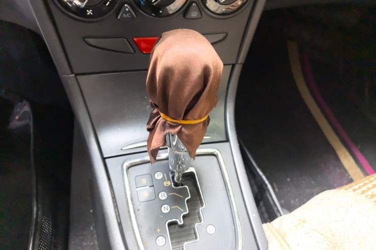 Used Dongfeng Aeolus H30 2014 CROSS 1.5L Automatic Luxury Model Gear Lever