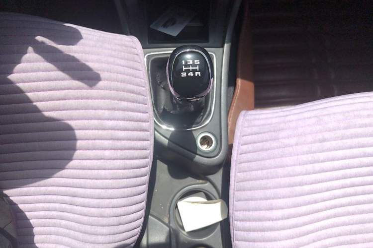 Used Dongfeng Aeolus H30 2014 CROSS 1.5L Manual Smart Drive Gratitude Edition Gear Lever