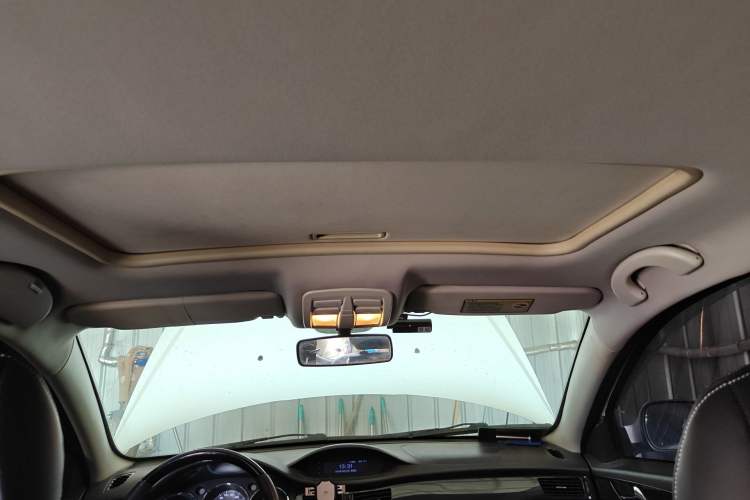 Used Dongfeng Aeolus H30 2014 CROSS 1.5L Automatic Zunyi Model Headliner