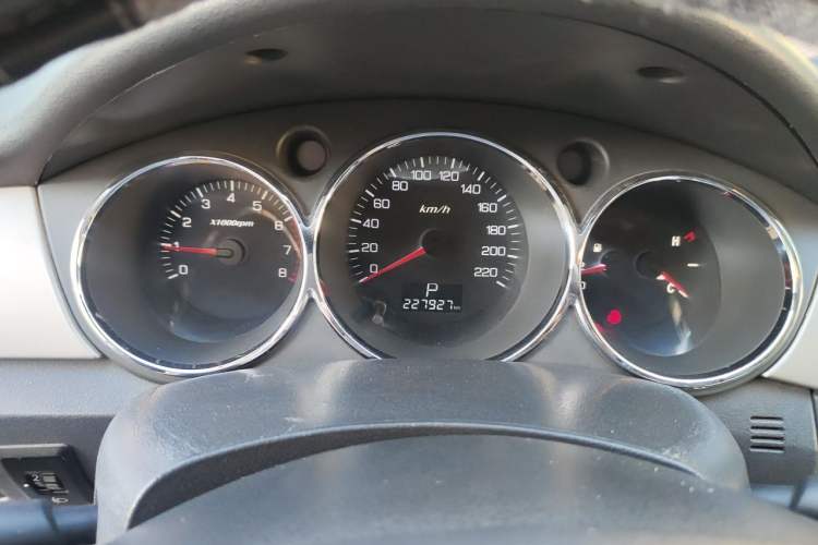 Used Dongfeng Aeolus H30 2014 CROSS 1.5L Automatic Value Edition Instrument Cluster