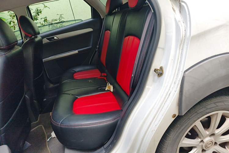 Used Dongfeng Aeolus H30 2014 CROSS 1.5L Manual Smart Drive Luxury Model Left Rear Seat