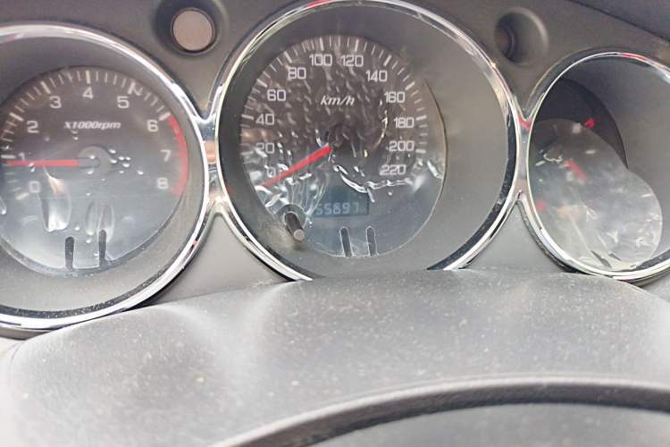 Used Dongfeng Aeolus H30 2014 CROSS 1.5L Manual Smart Drive Luxury Model Odometer Close Up