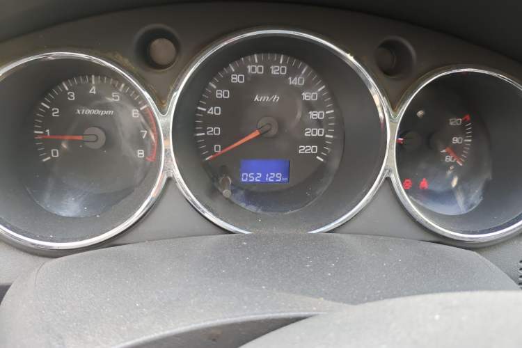 Used Dongfeng Aeolus H30 2014 CROSS 1.5L Manual Gratitude Edition Odometer Close Up