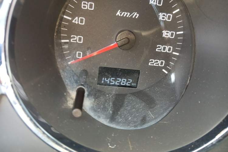 Used Dongfeng Aeolus H30 2014 CROSS 1.5L Manual Gratitude Edition Odometer Close Up