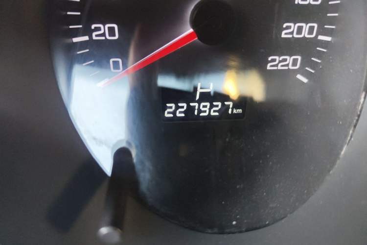 Used Dongfeng Aeolus H30 2014 CROSS 1.5L Automatic Value Edition Odometer Close Up