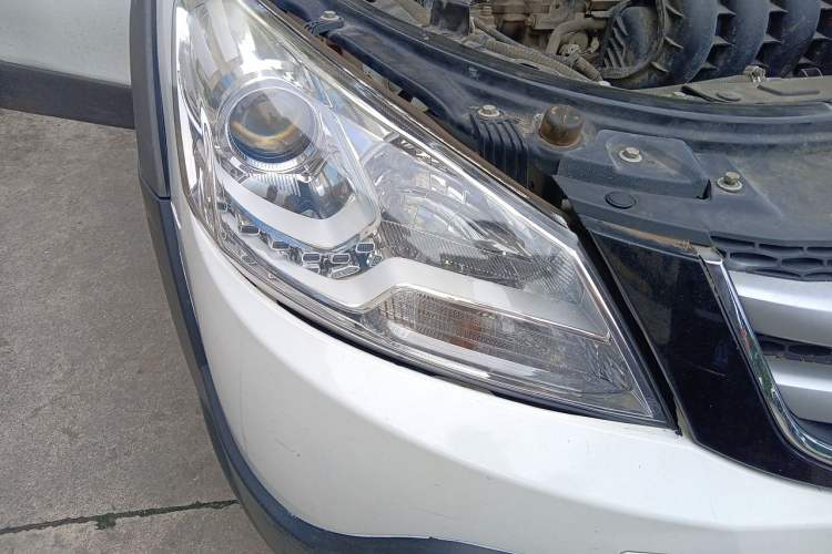 Used Dongfeng Aeolus H30 2014 CROSS 1.5L Manual Gratitude Edition Right Front Headlight