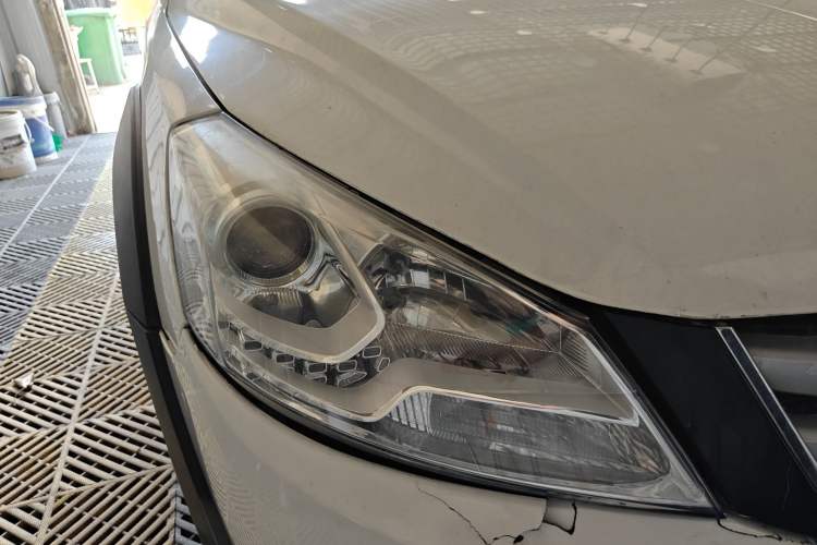 Used Dongfeng Aeolus H30 2014 CROSS 1.5L Automatic Zunyi Model Right Front Headlight