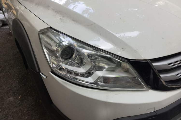 Used Dongfeng Aeolus H30 2014 CROSS 1.5L Automatic Luxury Model Right Front Headlight