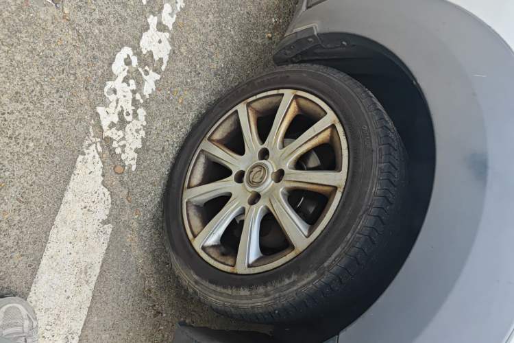 Used Dongfeng Aeolus H30 2014 CROSS 1.5L Automatic Luxury Model Right Front Wheel Hub