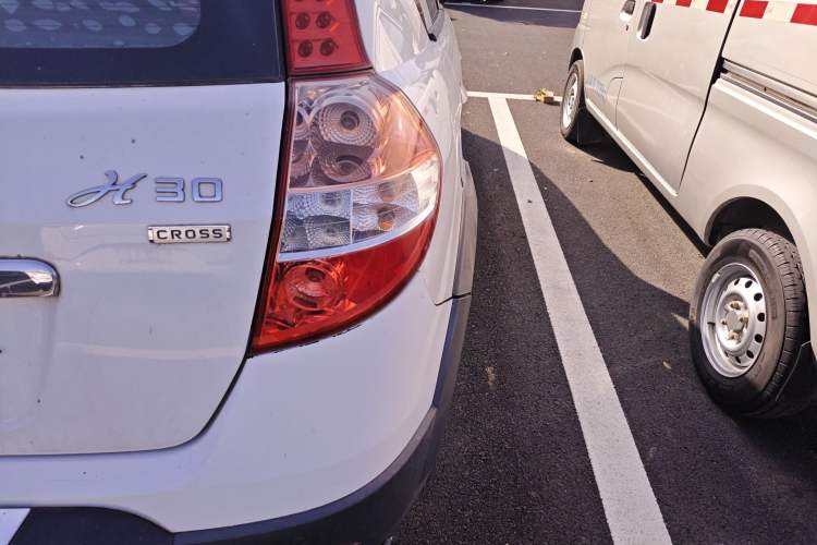 Used Dongfeng Aeolus H30 2014 CROSS 1.5L Manual Gratitude Edition Right Rear Taillight