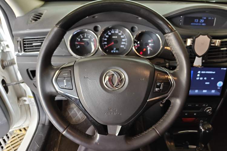 Used Dongfeng Aeolus H30 2014 CROSS 1.5L Automatic Zunyi Model Steering Wheel