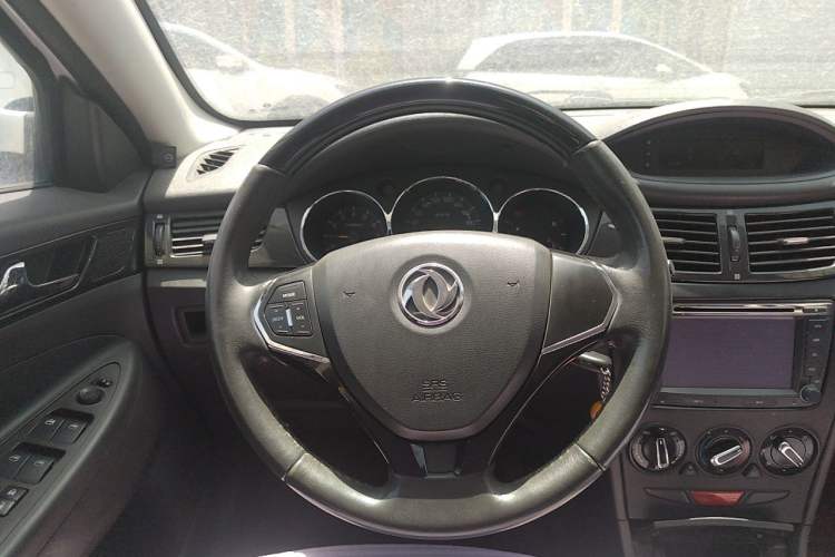 Used Dongfeng Aeolus H30 2014 CROSS 1.5L Manual Smart Drive Gratitude Edition Steering Wheel
