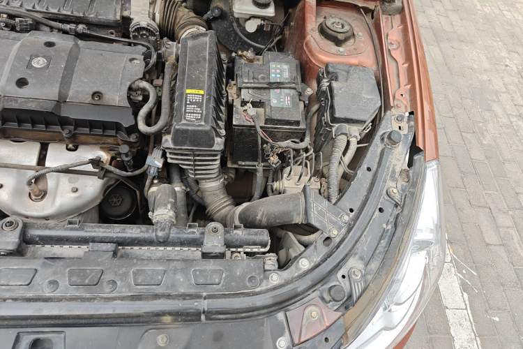 Used Dongfeng Aeolus H30 2014 CROSS 1.6L Manual Zunyi Model Engine Bay Left