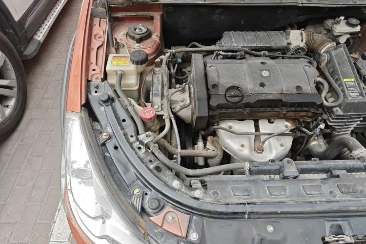 Used Dongfeng Aeolus H30 2014 CROSS 1.6L Manual Zunyi Model Engine Bay Right