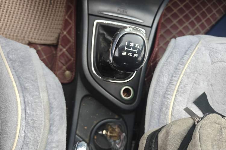 Used Dongfeng Aeolus H30 2014 CROSS 1.6L Manual Zunyi Model Gear Lever