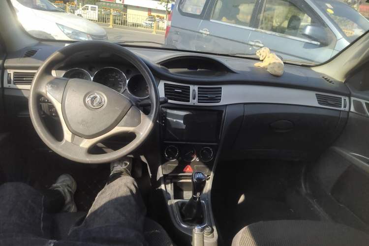 Used Dongfeng Aeolus H30 2014 CROSS 1.5L Manual Gratitude Edition Interior 3