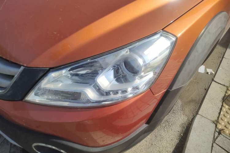 Used Dongfeng Aeolus H30 2014 CROSS 1.5L Manual Gratitude Edition Left Front Headlight
