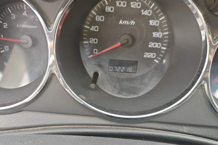 Used Dongfeng Aeolus H30 2014 CROSS 1.6L Manual Zunyi Model Odometer Close Up