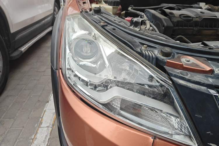 Used Dongfeng Aeolus H30 2014 CROSS 1.6L Manual Zunyi Model Right Front Headlight