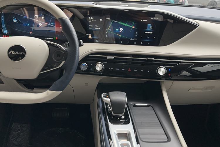 Used Dongfeng Aeolus Huge 2022 Mach Power 1.5T Dare-to-Love Edition Audio And AC Panel