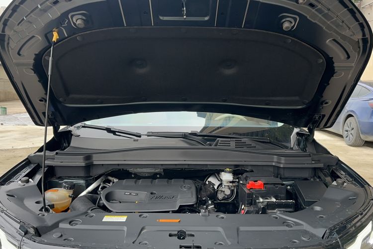 Used Dongfeng Aeolus Huge 2022 Mach Power 1.5T Dare-to-Love Edition Engine Bay