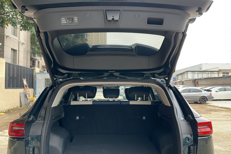 Used Dongfeng Aeolus Huge 2022 Mach Power 1.5T Dare-to-Love Edition Trunk