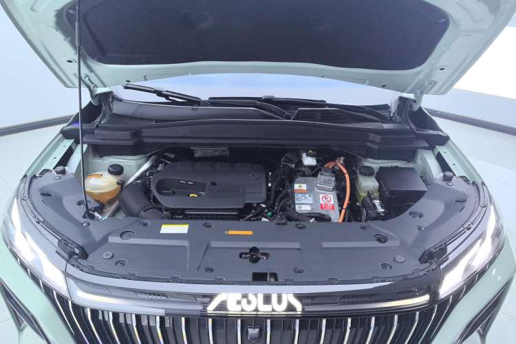 Used Dongfeng Aeolus Huge 2022 Mach Dual-Motor 1.5T MHD Dare-to-Dream Edition Engine Bay