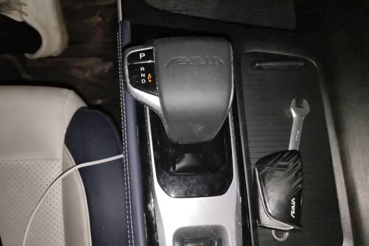Used Dongfeng Aeolus Huge 2022 Mach Power 1.5T Dare-to-Drive Edition · Enjoyably悦 Gear Lever