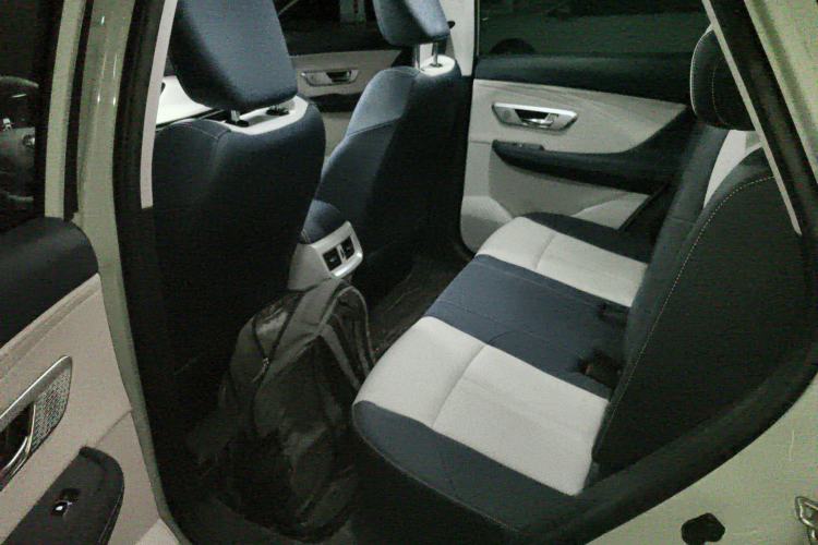 Used Dongfeng Aeolus Huge 2022 Mach Power 1.5T Dare-to-Drive Edition · Enjoyably悦 Left Rear Seat