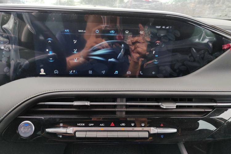 Used Dongfeng Aeolus Huge 2022 Mach Power 1.5T DareDrive Edition · Smart Audio And AC Panel