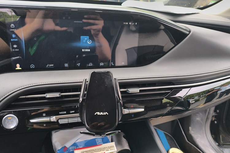 Used Dongfeng Aeolus Huge 2022 Mach Power 1.5T DareDrive Edition · Smart Audio And AC Panel