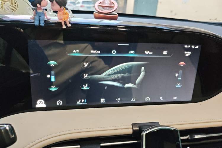 Used Dongfeng Aeolus Huge 2022 Mach Power 1.5T DareDrive Edition · Smart Audio And AC Panel