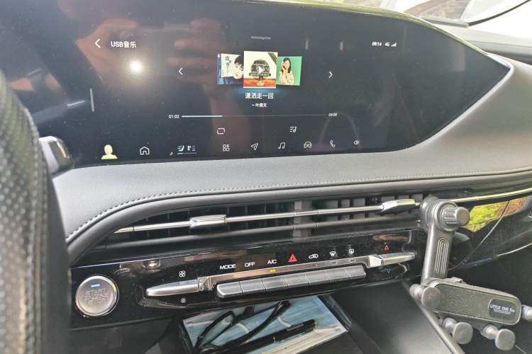 Used Dongfeng Aeolus Huge 2022 Mach Power 1.5T DareDrive Edition · Smart Audio And AC Panel