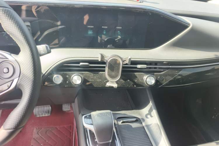 Used Dongfeng Aeolus Huge 2022 Mach Dual-Motor 1.5T MHD Dare-to-Dream Edition Audio And AC Panel