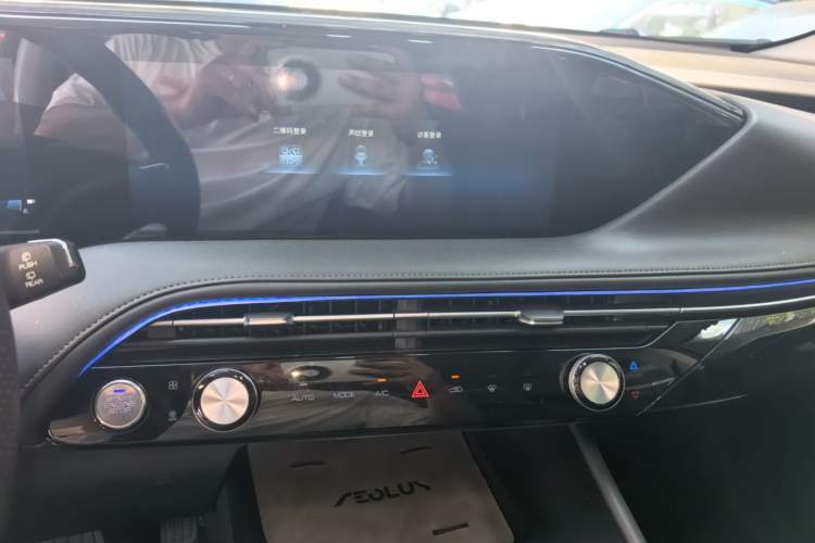Used Dongfeng Aeolus Huge 2022 Mach Dual-Motor 1.5T MHD Dare-to-Dream Edition Audio And AC Panel